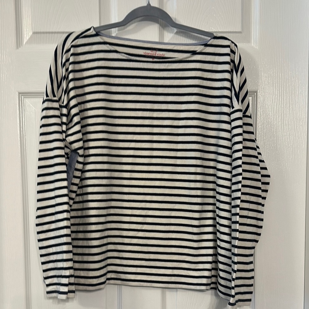 Vineyard vines classic blue and white shirt